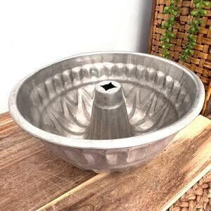 VTG Aluminum Decorative Texture Bundt-Style Cake Pan Jello Grandma Cottage Farm